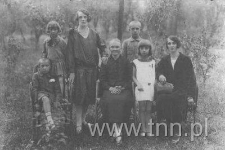 Babcia Żelazek z Grabowca wraz c&oacute;rkami i wnuczętami