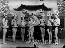 Aktorki Teatru Osterwy w strojach " japońskich".