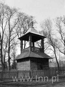 Drewniana dzwonnica kościoła pw. Zmarwychwstania Pańskiego w Bezwoli