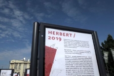 Wystawa „Nagła wyspa. Herbert 2019”
