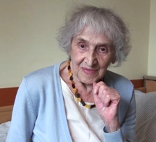 Miałam chyba cztery, czy pięć lat, jak wyprowadziliśmy się w dzielnicę Dziesiątą - Teresa Piątkowska - fragment relacji świadka historii [WIDEO]