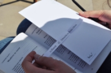 Terytoria Poezji na Placu Po Farze. Akcja "Podaruj wiersz"