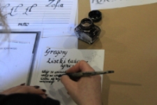Warsztaty kaligrafii w Domu Sł&oacute;w pod czas Miasta Poezji