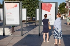 Wiecz&oacute;r między wierszami