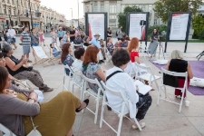 Wiecz&oacute;r między wierszami