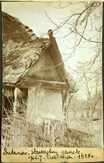 Widok na ganek chałupy w Gutanowie