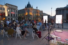 Wiecz&oacute;r między wierszami