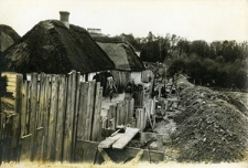 Budowa kanalizacji miejskiej w pobliżu chałup