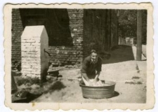 Pranie ręczne w balii