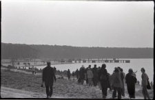 Spacer brzegiem zalewu