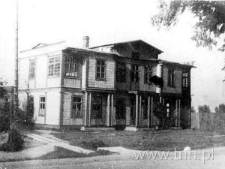 Budynek przy ulicy Lubelskiej w Kurowie