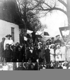 Uroczystość 3-go Maja w pierwszej szkole powszechnej w budynku przy ul. Krasnystawskiej