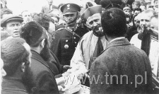 Wosławiccy Żydzi z biskupem Fulmanem