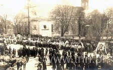 Katolicy i żydzi podczas uroczystości 3-go Maja w Kocku