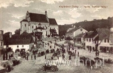 Rynek kazimierski z widokiem na kości&oacute;ł farny