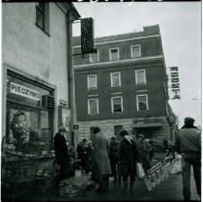 Krakowskie Przedmieście w Lublinie. Widok na budynek Poczty Gł&oacute;wnej.