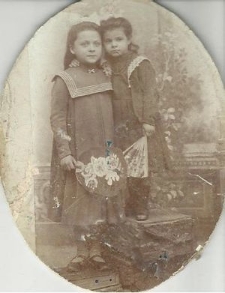 Cywia Obersztern (po lewej) i Rozalia Obersztern (po prawej)