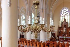 Świecznik w typie korony na 18 świec - Kościół rzymskokatolicki pw. św. Wojciecha w Wąwolnicy