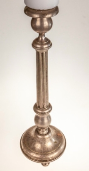 Lichtarz ołtarzowy - Kości&oacute;ł rzymskokatolicki pw. św. Wojciecha w Wąwolnicy