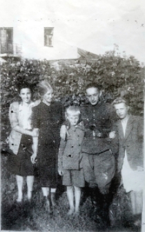 Izrael Fogelgarn z rodziną Cękalskich