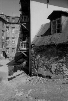 Podw&oacute;rko kamienicy przy ul. Olejnej w Lublinie