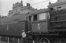 Dworzec Kolejowy PKP. Pociąg stojący na peronie