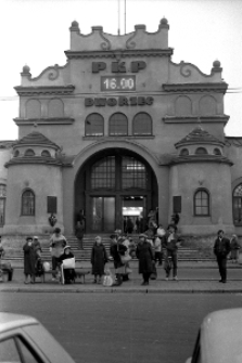 Wejście główne dworca kolejowego PKP w Lublinie