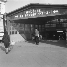 Dworzec Kolejowy PKP. Wejście na perony