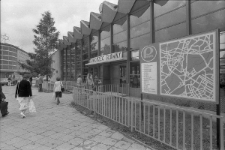 Wejście gł&oacute;wne do hali dworca autobusowego PKS w Lublinie