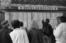 Rozkład jazdy w gł&oacute;wnej hali dworca autobusowego PKS Lublin