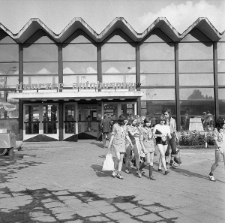 Wejście główne do hali dworca autobusowego PKS w Lublinie