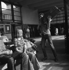 Wnętrze hali głównej dworca autobusowego PKS w Lublinie