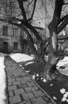 Podw&oacute;rze kamienicy przy ulicy Dolnej Panny Marii w Lublinie