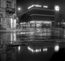 Nocny Lublin - widok na skrzyżowanie Krakowskiego Przedmieścia i ulicy Osterwy