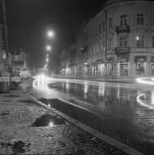 Nocny Lublin - Krakowskie Przedmieście przy skrzyżowaniu z ulicą Osterwy