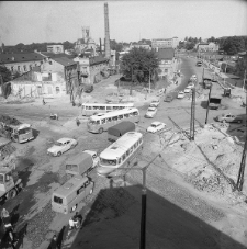 Ruch uliczny na skrzyżowaniu placu Bychawskiego i ulic 1 Maja, Kunickiego i Wolskiej