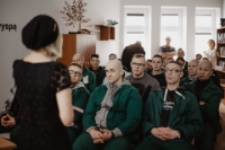 Inny Lublin. Marina Hulia na spotkaniu w zakładzie karnym.