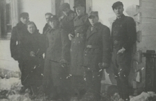 Grupa polskich oficer&oacute;w