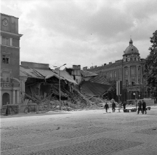 Krakowskie Przedmieście w Lublinie, widok z Placu Litewskiego na ruiny wyburzanych kamienic między Pocztą Główną i ulicą Kołłątaja