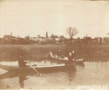 Lublin. Panorama Starego Miasta ze stawem obok lodowni