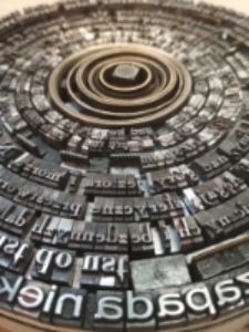 Matryca do afisza do słuchowiska Grażyny Lutosławskiej "Str&oacute;ż nocny" czyli czytanie "Poematu o mieście Lublinie", Miasto Poezji 2019