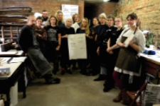 Uczestnicy warsztatów Typoluba: zecerskie i introligatorskie