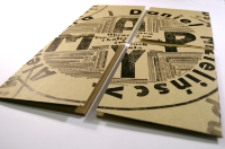 Ręcznie szyte zeszyty do wystawy Aleksandry i Daniela Mizielińskich "MAPY - Obrazkowa podr&oacute;ż po lądach, morzach i kulturach świata"