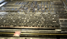 Matryca drukarska do afisza przygotowanego na okoliczność wernisażu wystawy "Po pierwsze litery", z okazji 10 lecia istnienia Izby Drukarstwa