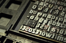 Matryca drukarska do afisza przygotowanego na okoliczność wernisażu wystawy Tadeusza Mysłowskiego "Powroty"