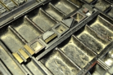 Matryca drukarska do afisza przygotowanego na okoliczność wernisażu wystawy Tadeusza Mysłowskiego "Powroty"