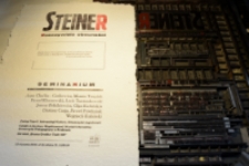 Zdjęcie afisza przygotowanego na okoliczność Seminarium "Steiner. Rzeczywiste obecności", leżącego na matrycy drukarskiej do tego afisza