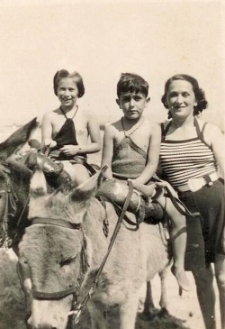 Zalcman Hena Resia z domu Rajsfeld z dziecmi Josephine i Henry; Wybrzeże Belgijskie; około 1937