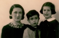 Zalcman Hena Resia nee Rajsfeld with children Josephine and Henry