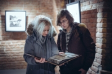 Wystawa Jadą Cyganie wielu wozami&hellip; &ndash; fotografie Andrzeja Polakowskiego